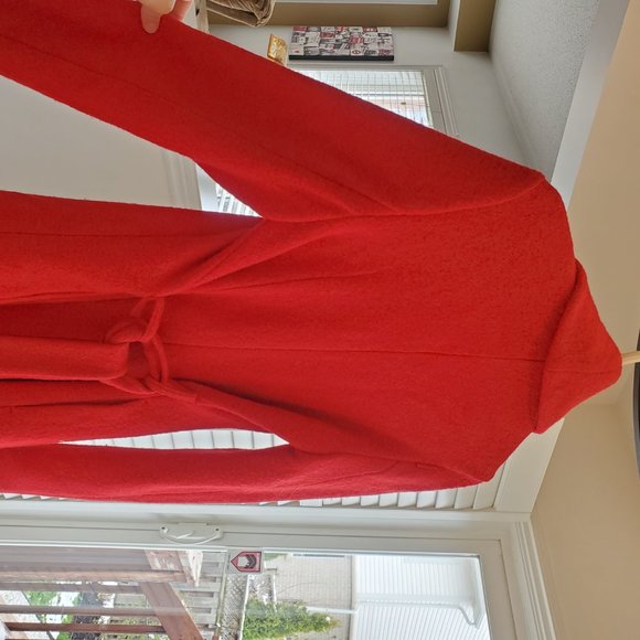 Mid length red coat - Picture 3 of 4